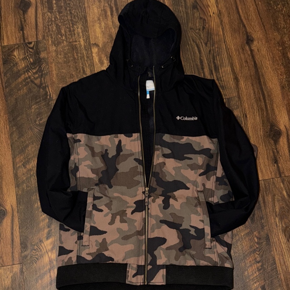 Columbia Black and Camo Hooded Jacket - Picture 3 of 4